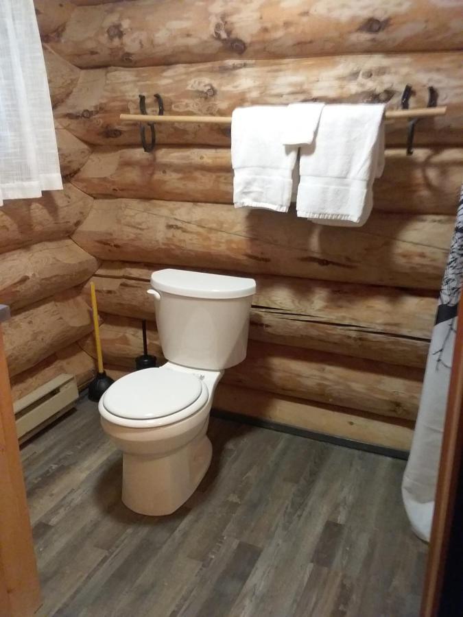 Wells Gray Guest Ranch Hotel Клиъруотър Екстериор снимка