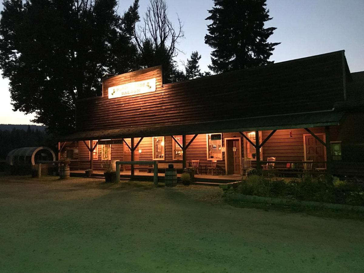 Wells Gray Guest Ranch Hotel Клиъруотър Екстериор снимка