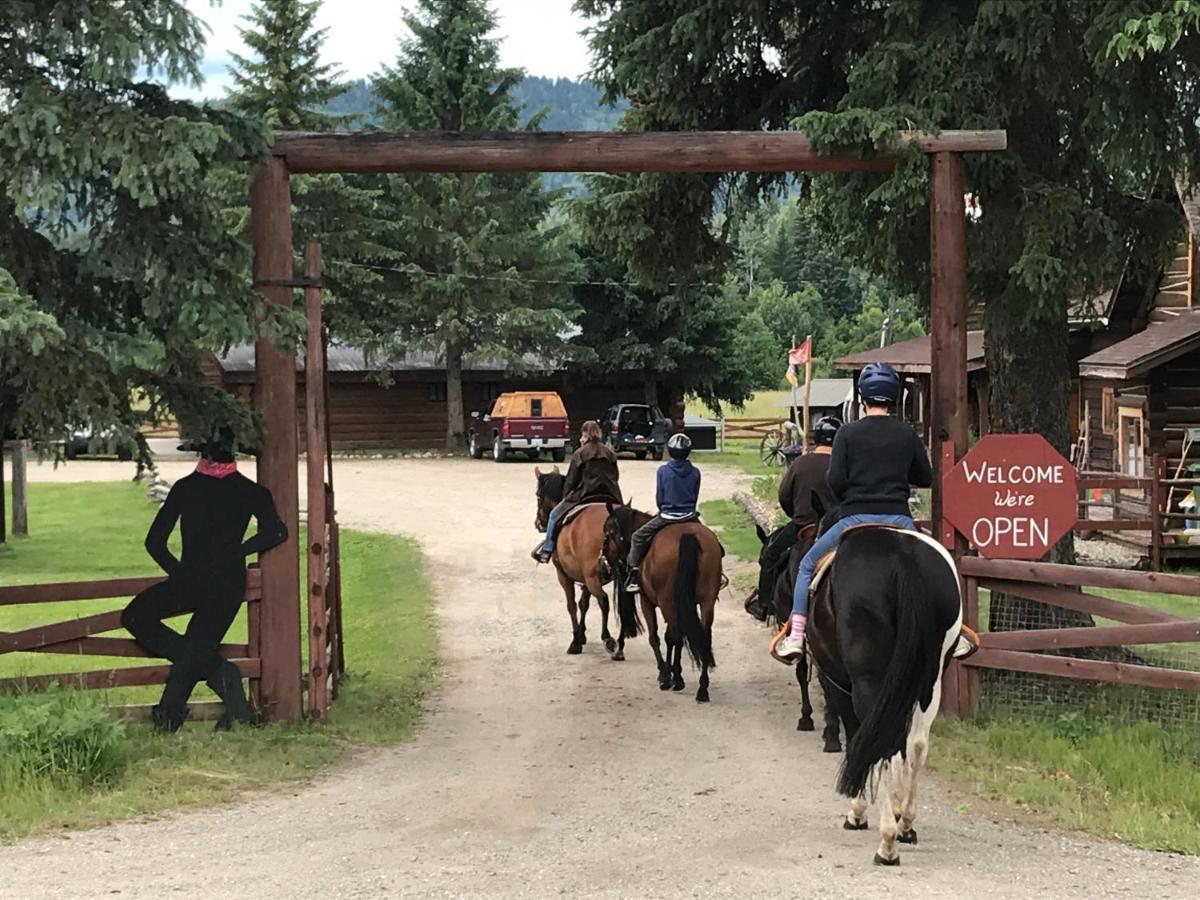 Wells Gray Guest Ranch Hotel Клиъруотър Екстериор снимка
