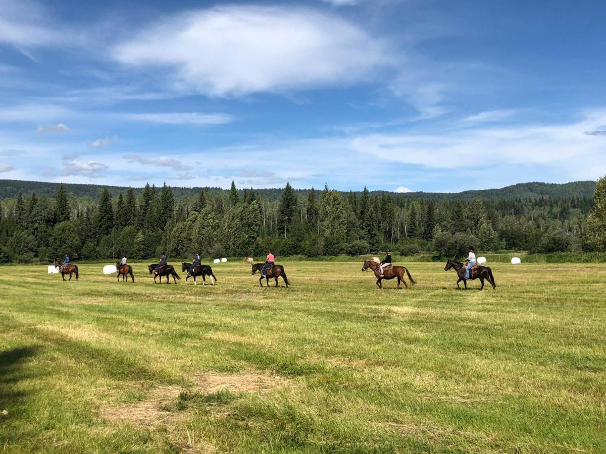 Wells Gray Guest Ranch Hotel Клиъруотър Екстериор снимка