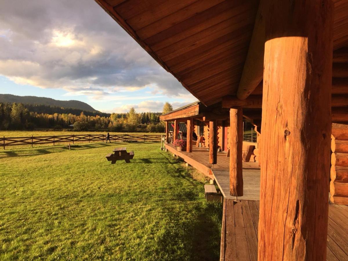 Wells Gray Guest Ranch Hotel Клиъруотър Екстериор снимка