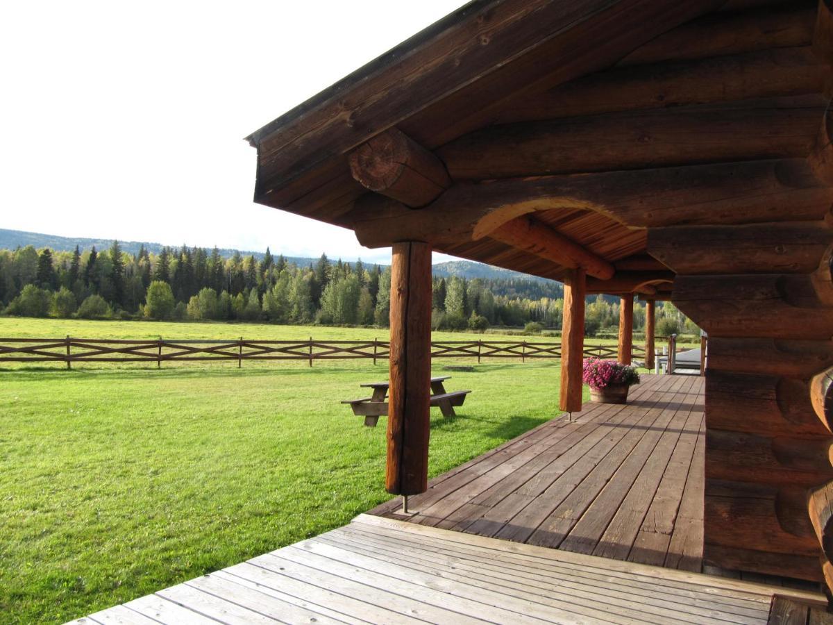 Wells Gray Guest Ranch Hotel Клиъруотър Екстериор снимка