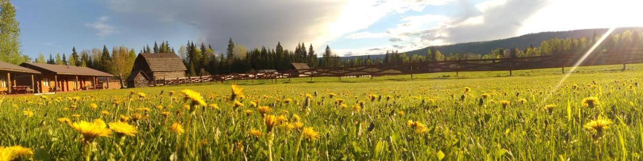 Wells Gray Guest Ranch Hotel Клиъруотър Екстериор снимка