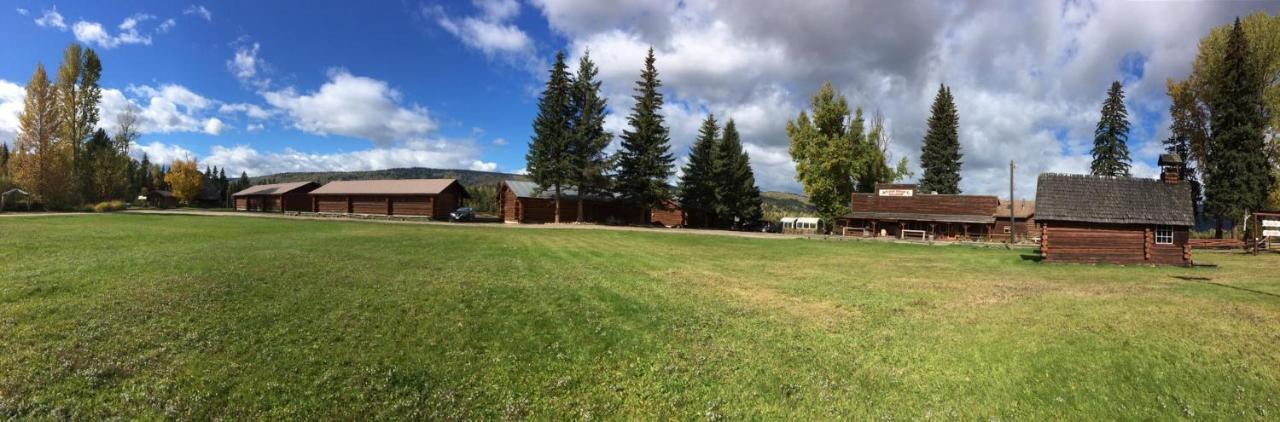 Wells Gray Guest Ranch Hotel Клиъруотър Екстериор снимка