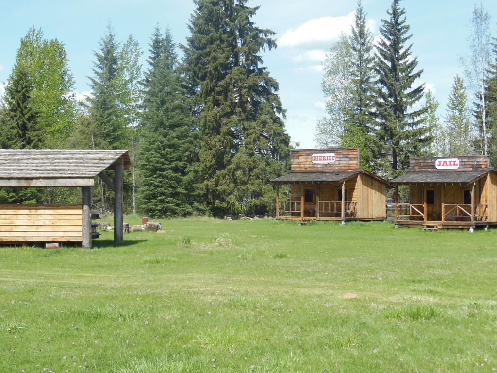 Wells Gray Guest Ranch Hotel Клиъруотър Екстериор снимка