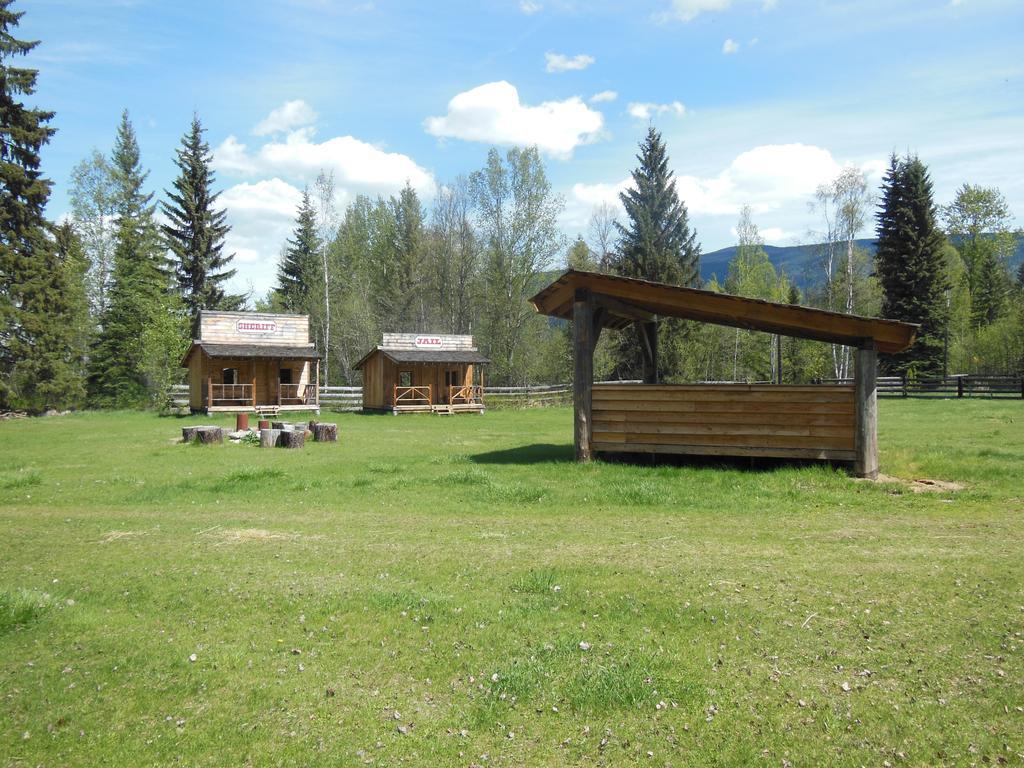 Wells Gray Guest Ranch Hotel Клиъруотър Екстериор снимка