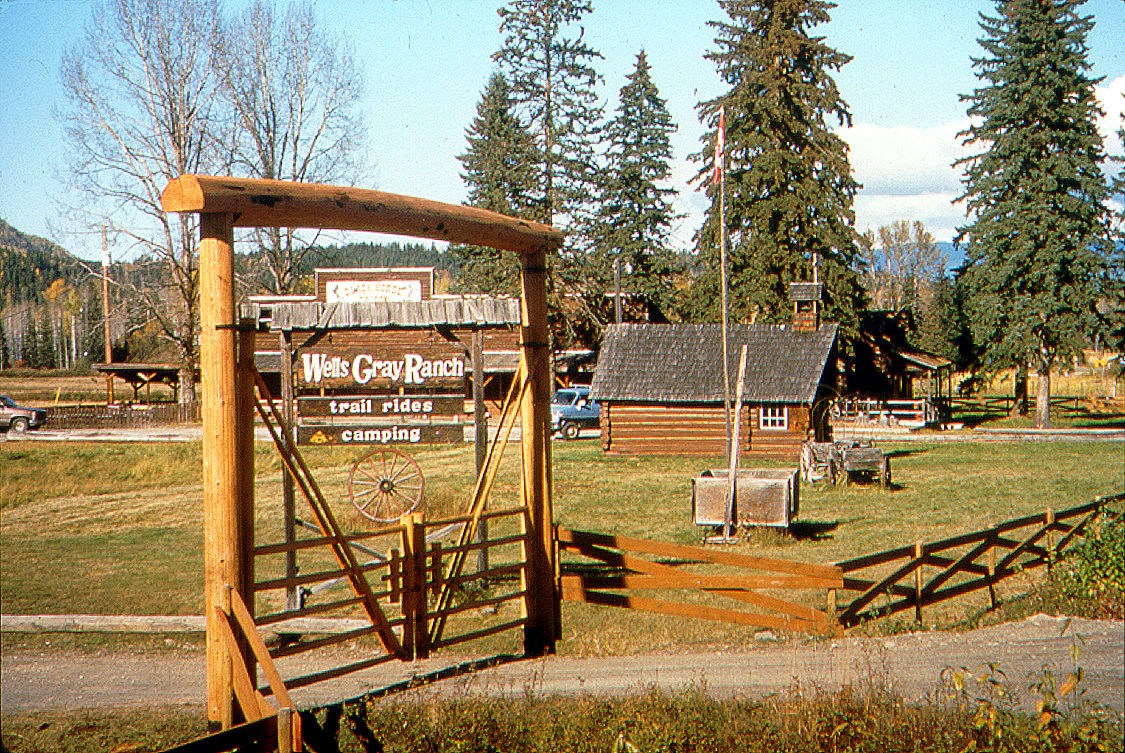 Wells Gray Guest Ranch Hotel Клиъруотър Екстериор снимка