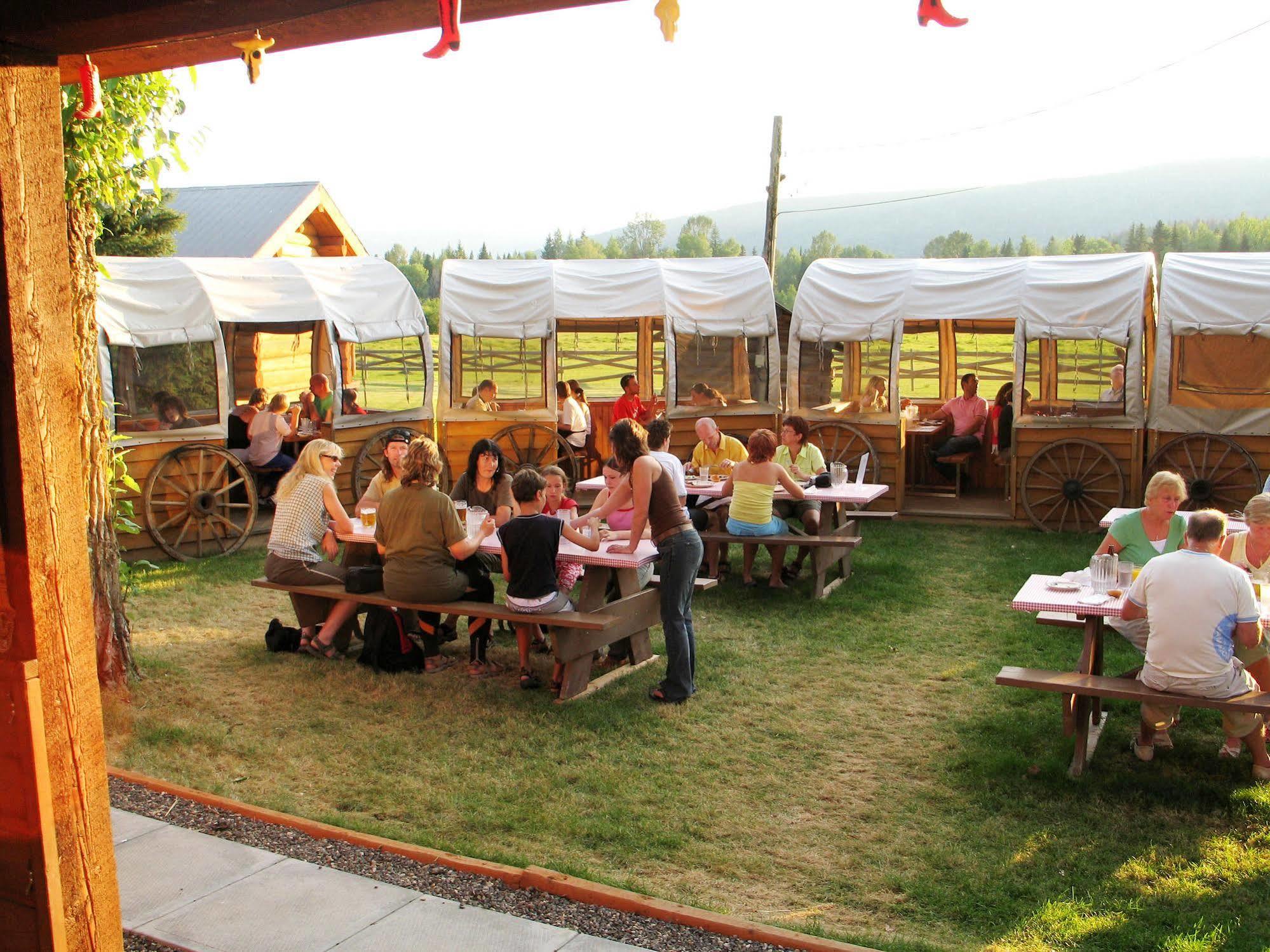 Wells Gray Guest Ranch Hotel Клиъруотър Екстериор снимка