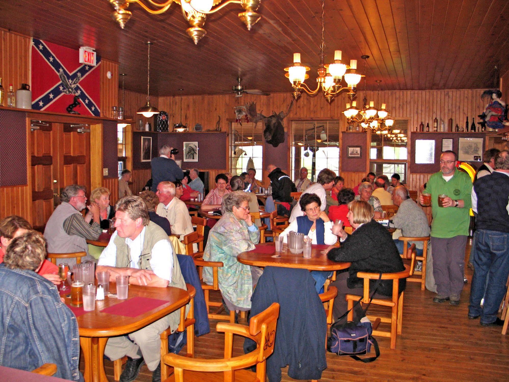 Wells Gray Guest Ranch Hotel Клиъруотър Екстериор снимка