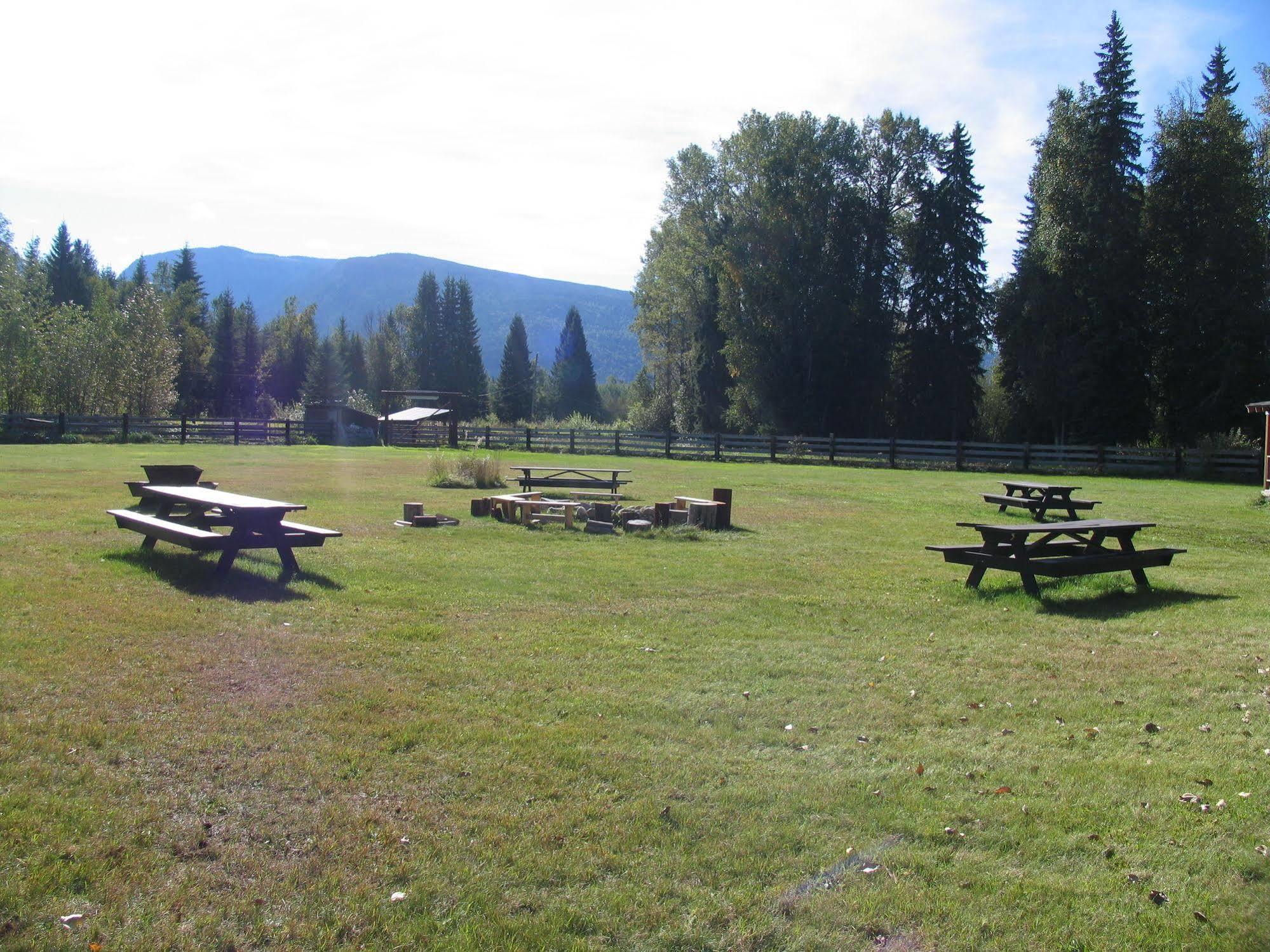 Wells Gray Guest Ranch Hotel Клиъруотър Екстериор снимка