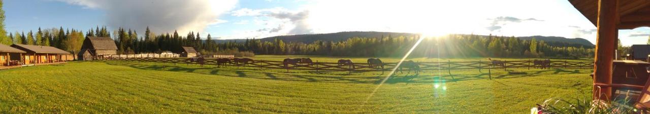 Wells Gray Guest Ranch Hotel Клиъруотър Екстериор снимка